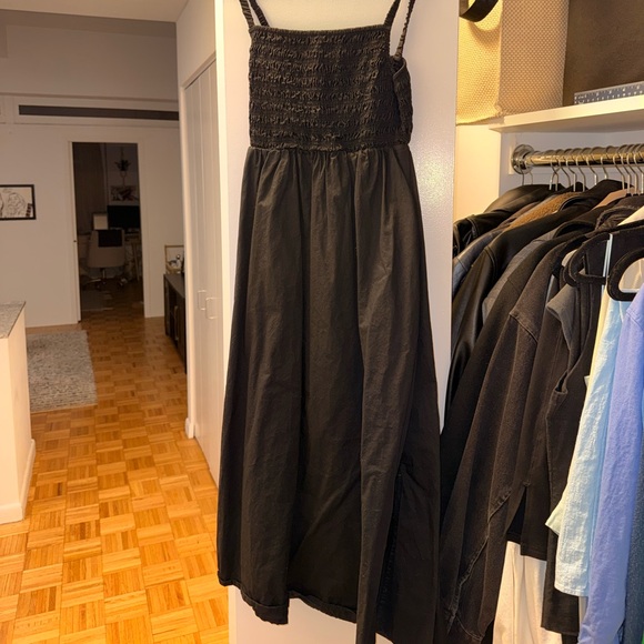 Old Navy Dresses & Skirts - Old Navy Black Smocked Midi Dress